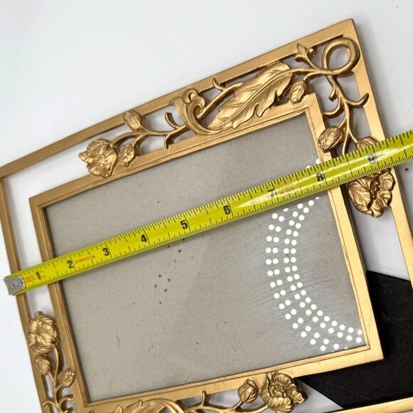Gold Metal Floral Picture Frame 5x7 Inches With Intricate Leaf & Flower Design - Picture 2 of 11